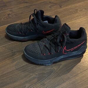 Nike LeBron 17 Low Bred Sneakers